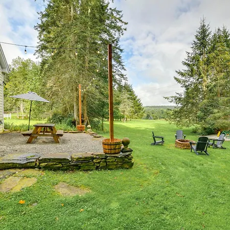 Renovated Catskills Farmhouse With Game Room!